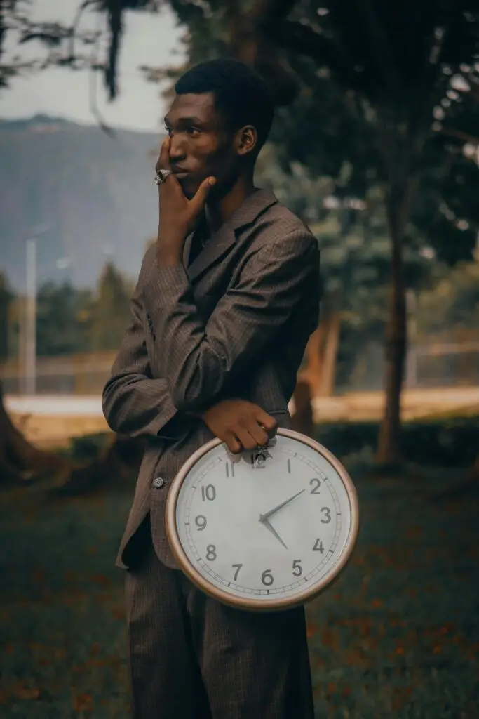 "Clock and healthy meal representing intermittent fasting"